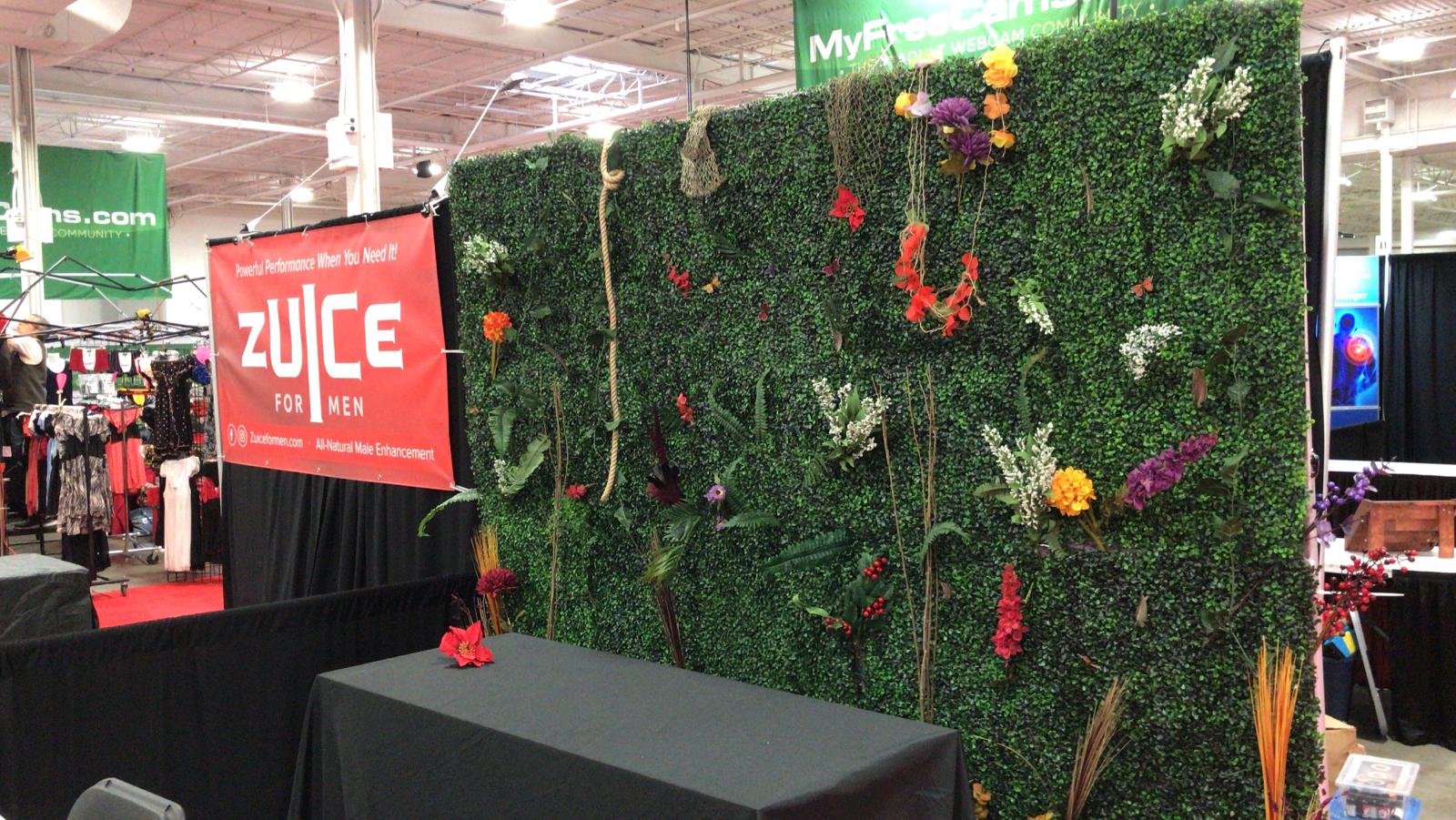Green Boxwood Wall - Toronto Flower Walls Trade Show Rentals