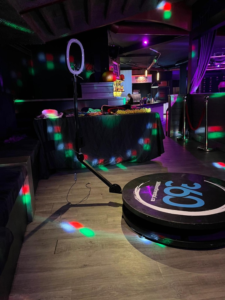 360 video booth with stanchions and props