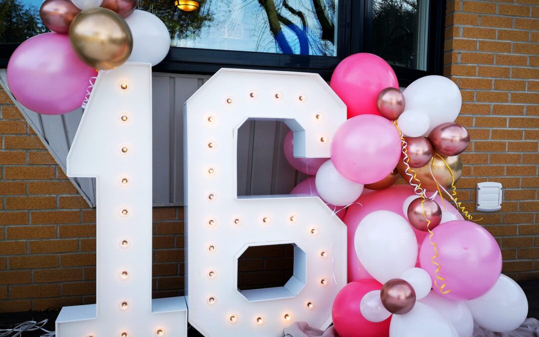 marquee numbers and balloon decor
