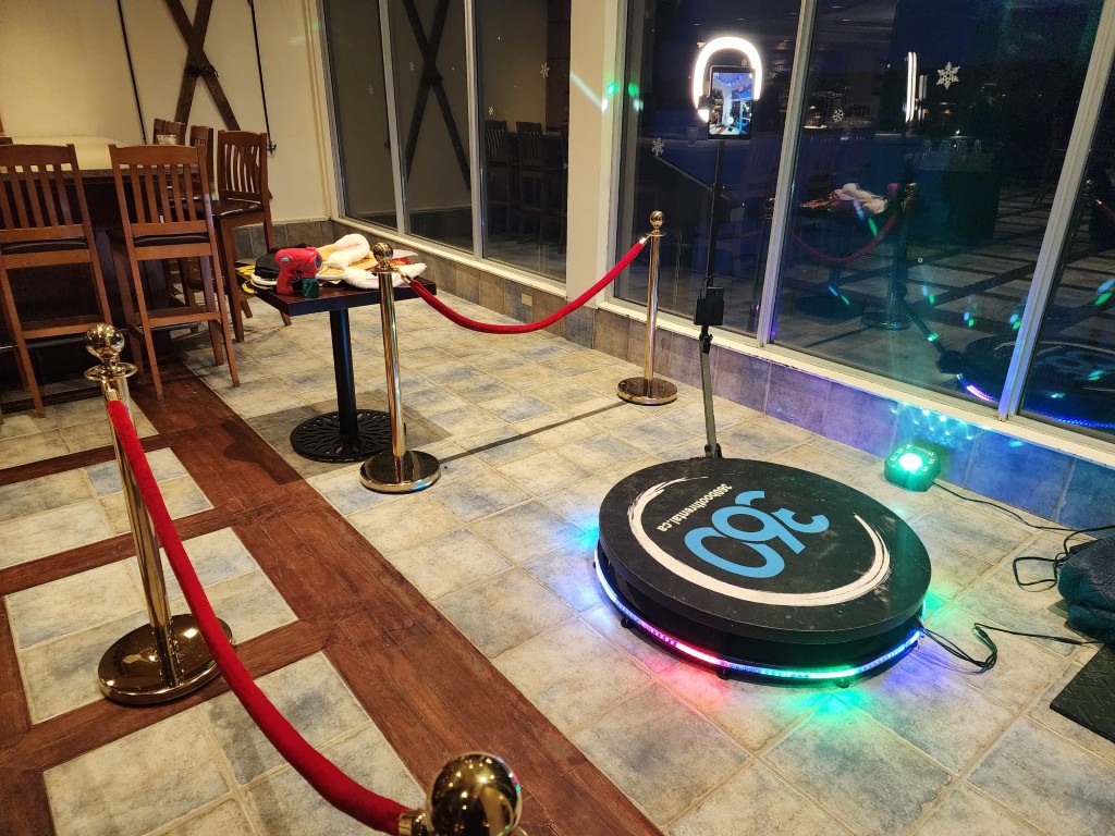 orangeville 360 video booth with stanchions and lights